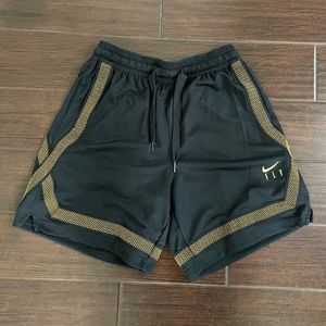Nike Swoosh Fly Crossover Shorts